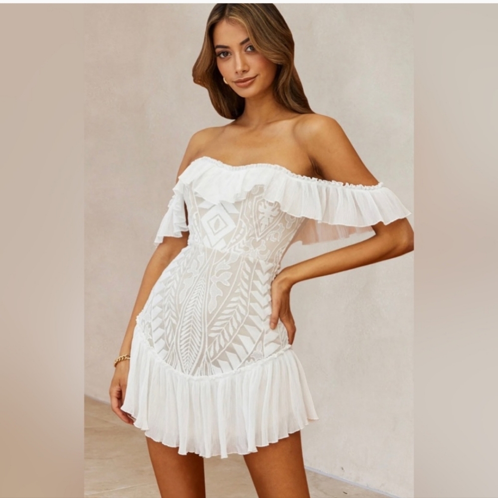 Selfie Leslie Dreamy off shoulder mini dress Size S